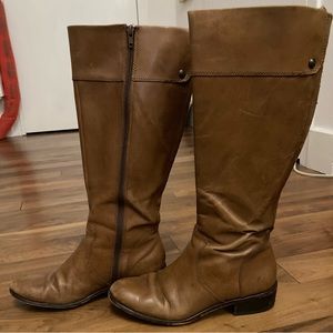 Brown leather boots by Corso Como